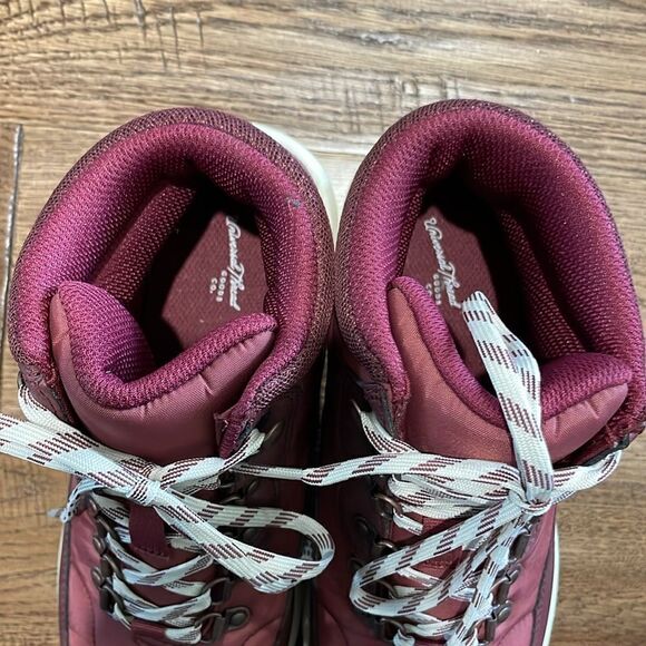 Target Burgundy weatherproof shoes. Sz 7 - Picture 5 of 7